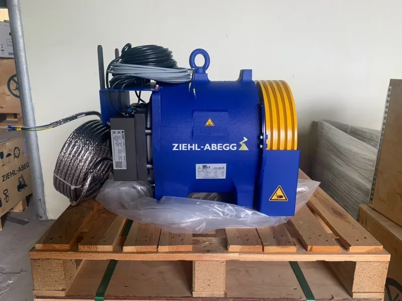 Máy kéo không hộp số Ziehl-Abegg lắp trên khung thang máy